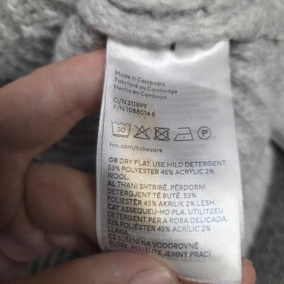 H&M Sweater Dress Cozy Soft Long Sleeve Gray Above Knee Length Size Small - Picture 4 of 6